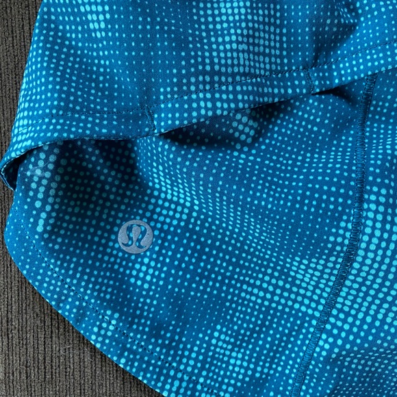 Like New Lululemon Speed Up Short Size 6 in Illusion Tidal Teal Pattern - Picture 4 of 9